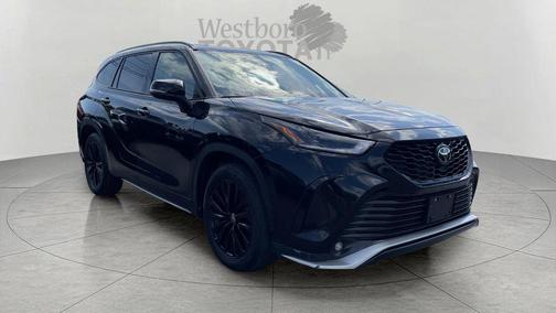 Midnight Black Metallic 2025 Toyota Highlander XSE