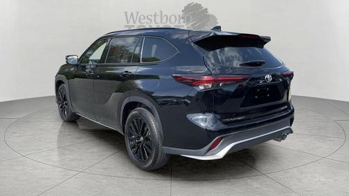 Midnight Black Metallic 2025 Toyota Highlander XSE