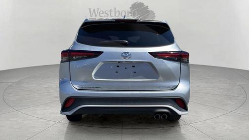 Celestial Silver Metallic 2025 Toyota Highlander XSE
