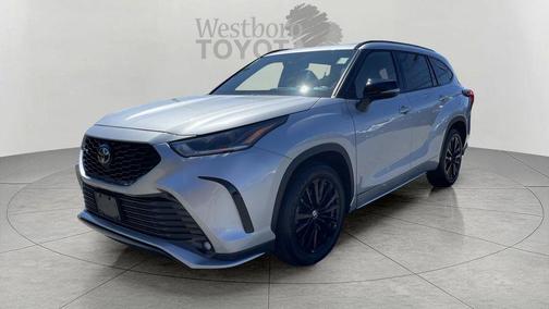 Celestial Silver Metallic 2025 Toyota Highlander XSE