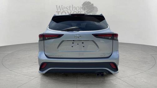 Celestial Silver Metallic 2025 Toyota Highlander XSE