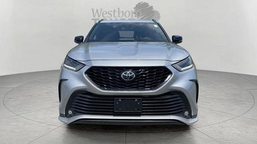 Celestial Silver Metallic 2025 Toyota Highlander XSE