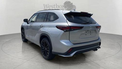 Celestial Silver Metallic 2025 Toyota Highlander XSE