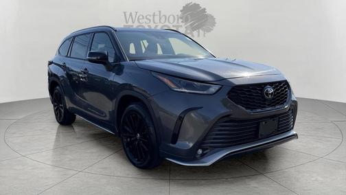 Magnetic Gray Metallic 2025 Toyota Highlander XSE