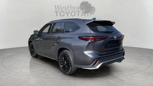 Magnetic Gray Metallic 2025 Toyota Highlander XSE