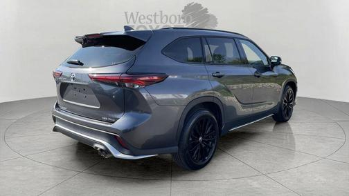 Magnetic Gray Metallic 2025 Toyota Highlander XSE