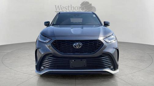 Magnetic Gray Metallic 2025 Toyota Highlander XSE