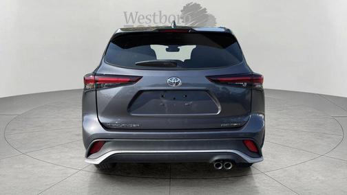 Magnetic Gray Metallic 2025 Toyota Highlander XSE