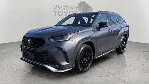 Magnetic Gray Metallic 2025 Toyota Highlander XSE