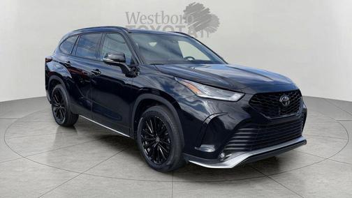 Midnight Black Metallic 2025 Toyota Highlander XSE