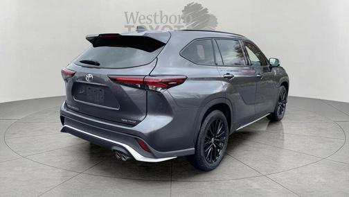 Magnetic Gray Metallic 2025 Toyota Highlander XSE