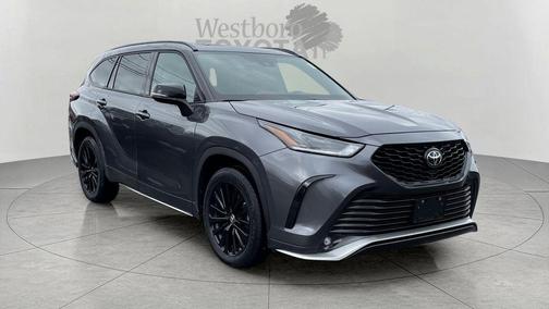 Magnetic Gray Metallic 2025 Toyota Highlander XSE