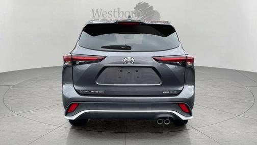 Magnetic Gray Metallic 2025 Toyota Highlander XSE