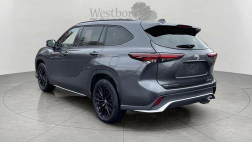 Magnetic Gray Metallic 2025 Toyota Highlander XSE