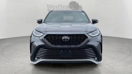Magnetic Gray Metallic 2025 Toyota Highlander XSE