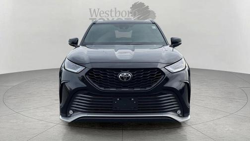 Midnight Black Metallic 2025 Toyota Highlander XSE