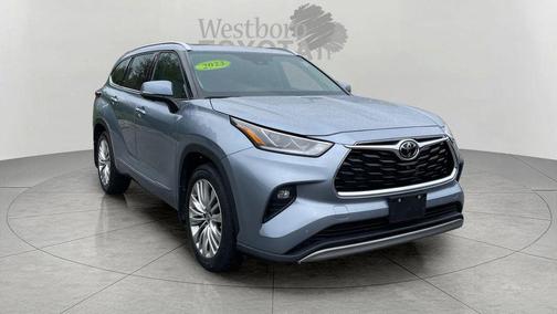 Moon Dust 2023 Toyota Highlander Platinum
