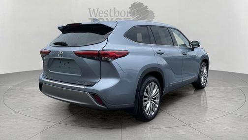 Moon Dust 2023 Toyota Highlander Platinum