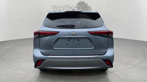 Moon Dust 2023 Toyota Highlander Platinum