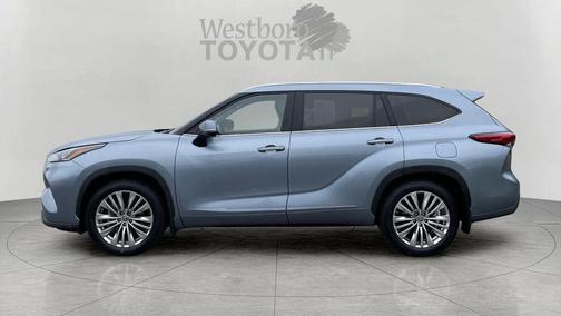 Moon Dust 2023 Toyota Highlander Platinum