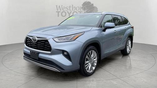 Moon Dust 2023 Toyota Highlander Platinum