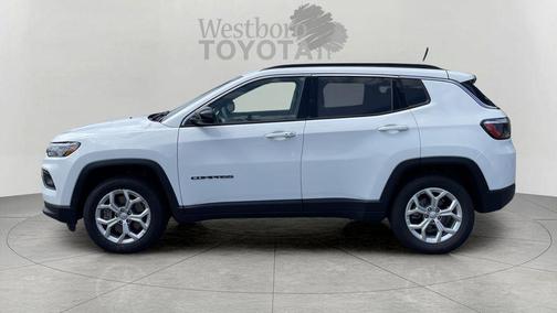 Bright White Clearcoat 2024 Jeep Compass Latitude