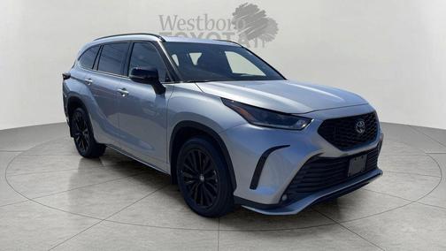 Celestial Silver Metallic 2025 Toyota Highlander XSE