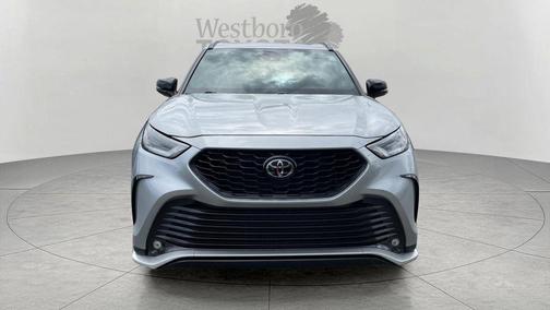 Celestial Silver Metallic 2025 Toyota Highlander XSE