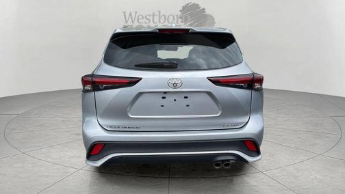 Celestial Silver Metallic 2025 Toyota Highlander XSE