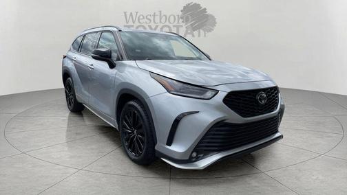 Celestial Silver Metallic 2025 Toyota Highlander XSE