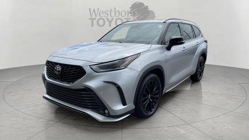 Celestial Silver Metallic 2025 Toyota Highlander XSE