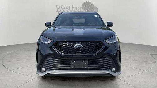 Midnight Black Metallic 2025 Toyota Highlander XSE