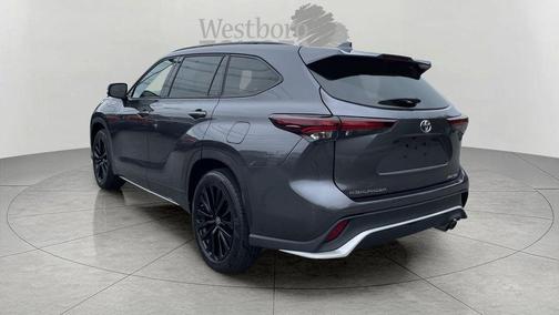 Magnetic Gray Metallic 2025 Toyota Highlander XSE