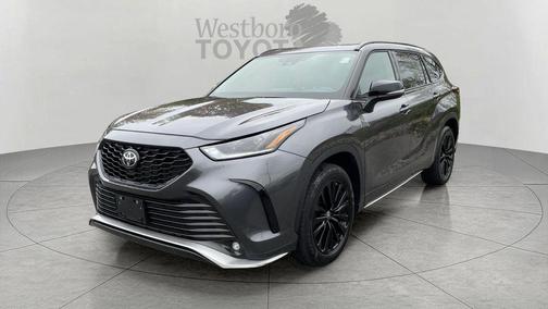 Magnetic Gray Metallic 2025 Toyota Highlander XSE