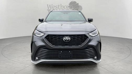 Magnetic Gray Metallic 2025 Toyota Highlander XSE