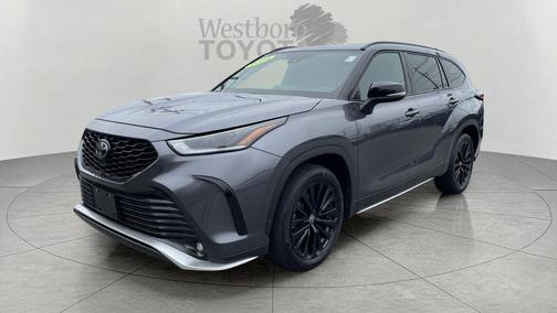 Magnetic Gray Metallic 2024 Toyota Highlander XSE