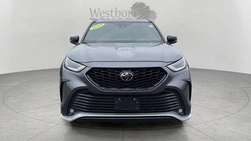 Magnetic Gray Metallic 2024 Toyota Highlander XSE