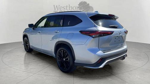 Celestial Silver Metallic 2025 Toyota Highlander XSE