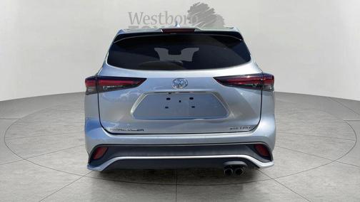 Celestial Silver Metallic 2025 Toyota Highlander XSE