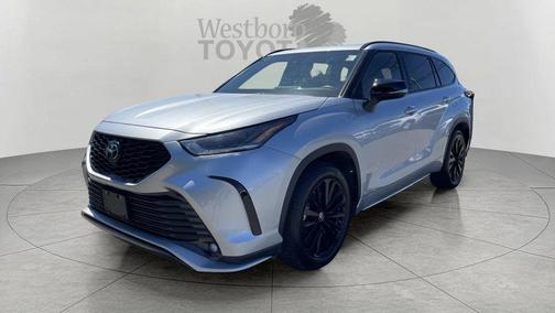 Celestial Silver Metallic 2025 Toyota Highlander XSE