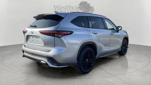 Celestial Silver Metallic 2025 Toyota Highlander XSE