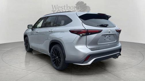 Celestial Silver Metallic 2024 Toyota Highlander XSE