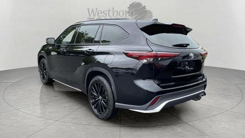 Midnight Black Metallic 2025 Toyota Highlander XSE