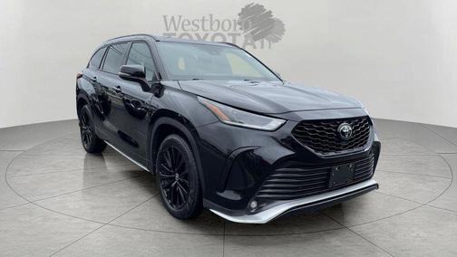 Midnight Black Metallic 2025 Toyota Highlander XSE