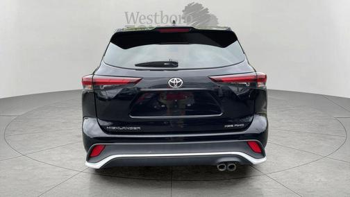 Midnight Black Metallic 2025 Toyota Highlander XSE