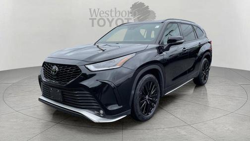 Midnight Black Metallic 2025 Toyota Highlander XSE