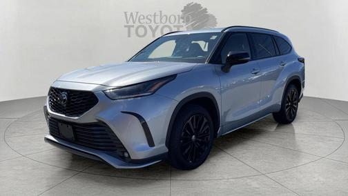Celestial Silver Metallic 2025 Toyota Highlander XSE