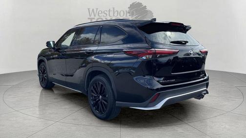 Midnight Black Metallic 2025 Toyota Highlander XSE