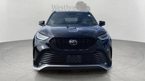 Midnight Black Metallic 2025 Toyota Highlander XSE