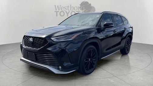 Midnight Black Metallic 2025 Toyota Highlander XSE